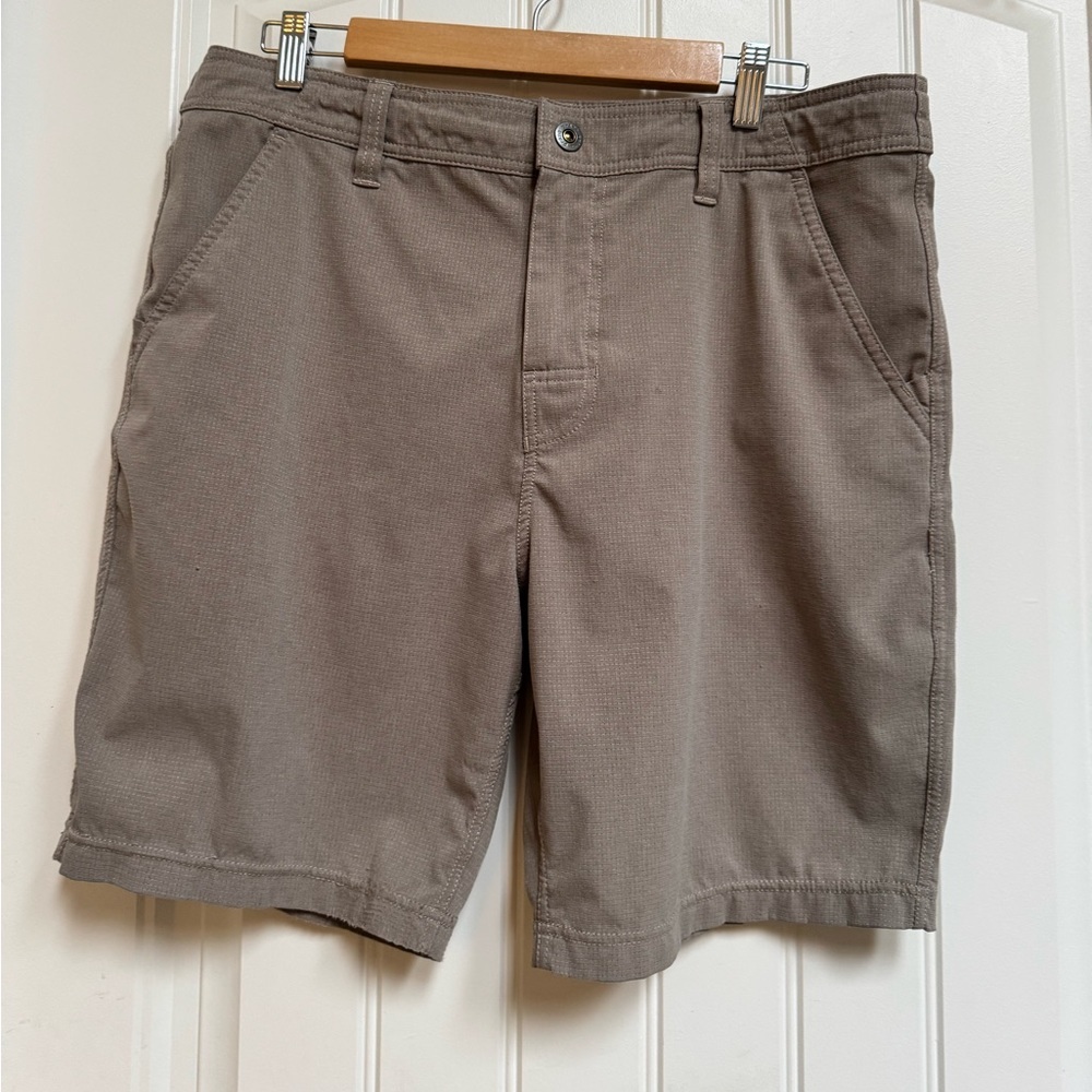 Prana Hybridized Short in Sandbar. 34” by 8”